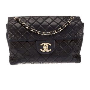 Chanel Black Quilted Shoulder Bag with Gold Chain